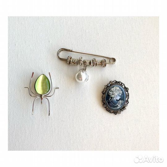 Брошь паук / лилия / листья / кошка / бабочка