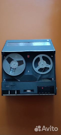 Катушечный магнитофон Дайна