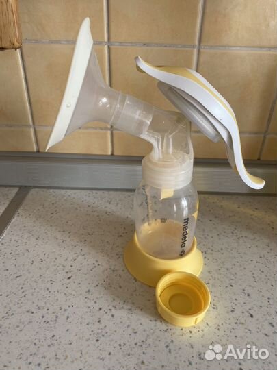 Молокоотсос ручной и контейнеры для молока medela