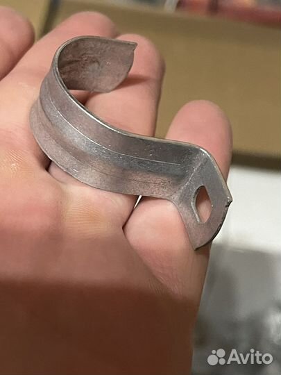 Скобка металлическая двухлапковая смд 19-20