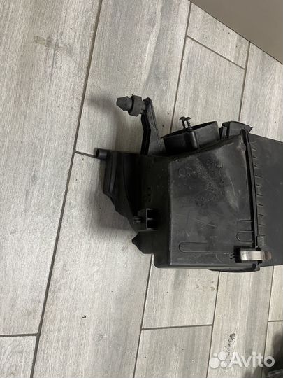 Корпус воздушного фильтра Ауди А6 С6