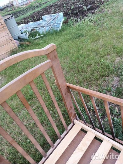 Детская кроватка с маятником и ящиком