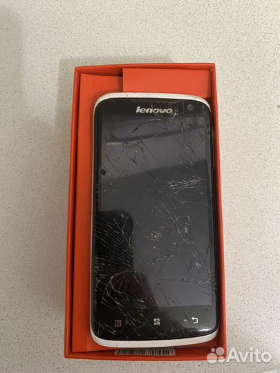Телефон Lenovo S820
