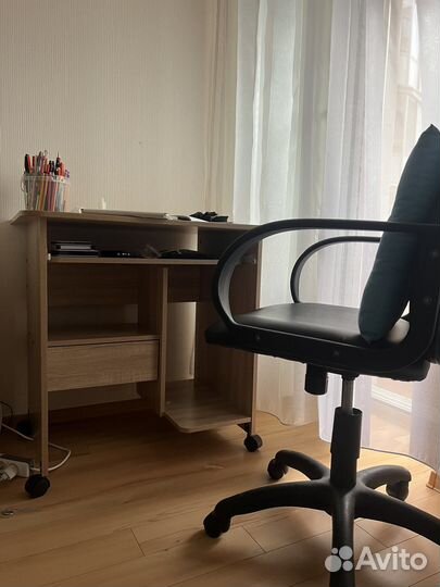 Компьютерный стол и стул