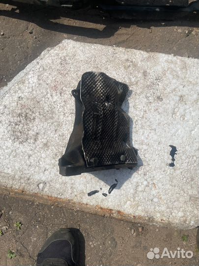 Кронштейн двс правый 8D0199308F