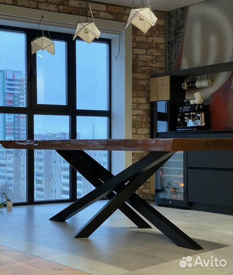 Обеденный стол