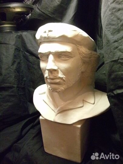 Бюсты Че Гевары и Фиделя Кастро