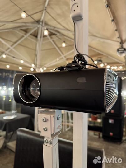 Проектор Code F6M с двумя экранами