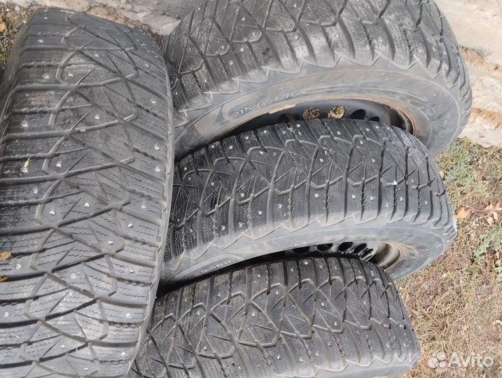 Dunlop Ice Touch 215/65 R16