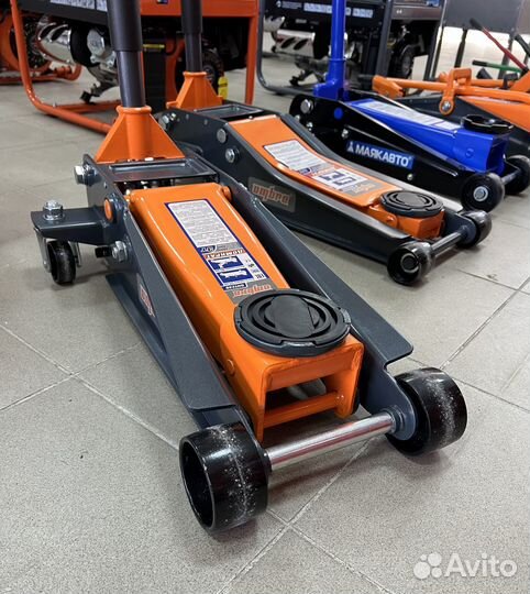 Подкатной двухпоршневой гаражный домкрат Ombra 3 т