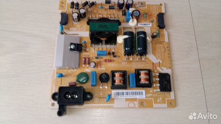 Телевизор Samsung T32E310EX - разбор