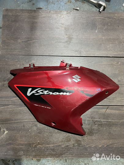 Левый боковой пластик Suzuki DL650 V-strom 04-11