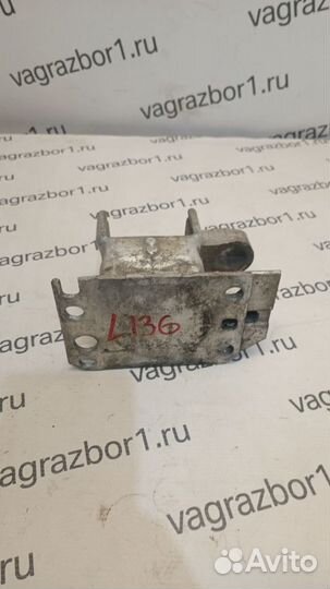 Кронштейн переднего бампера правый Audi A8 (D3) II