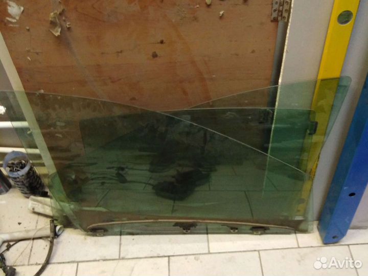 Стекло боковое рено флюенс меган 3