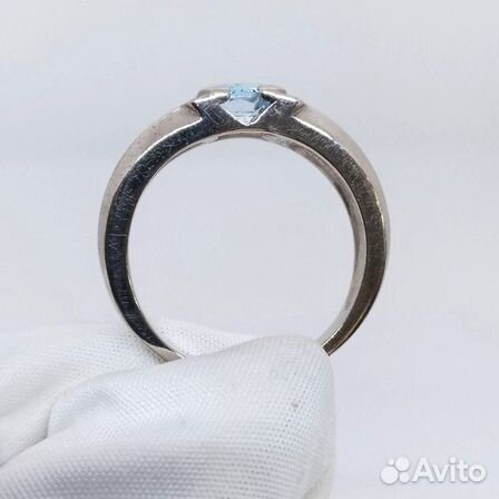 Кольцо с природным камнем Золото