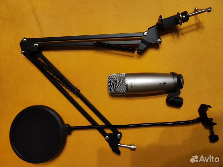 Студийный микрофон