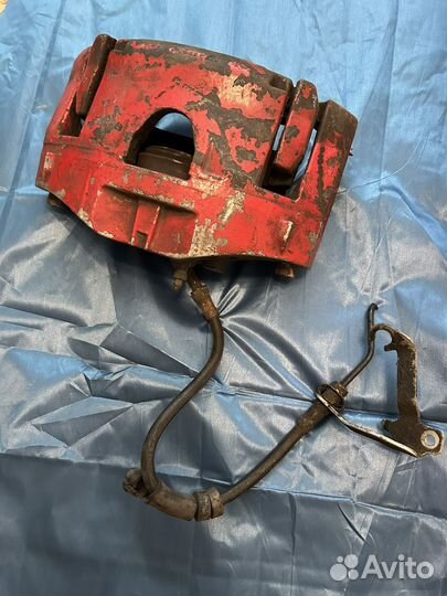 Суппорт передний правый volvo xc90