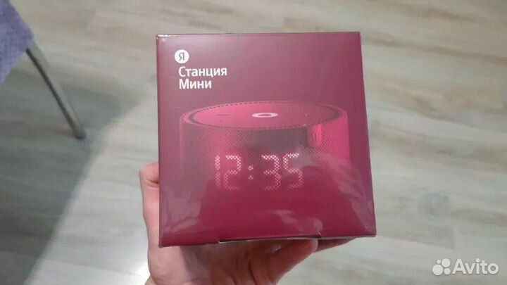 Новая Яндекс Станция Мини 2 с часами красная