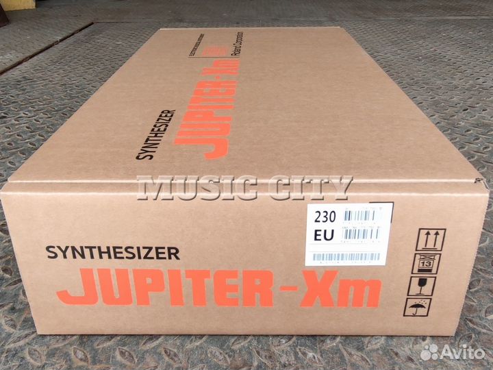Roland Jupiter-XM синтезатор