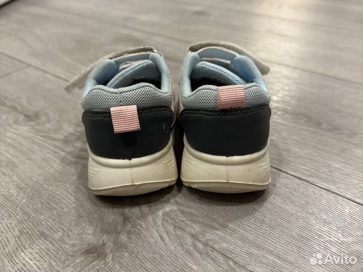 Кроссовки для девочки