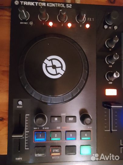 Dj контроллер Traktor S2 mk 1