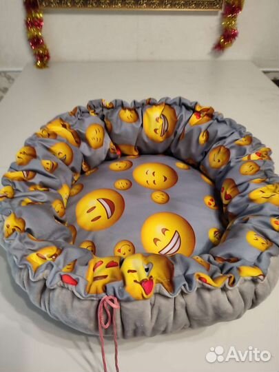 Лежанка и домик для животных