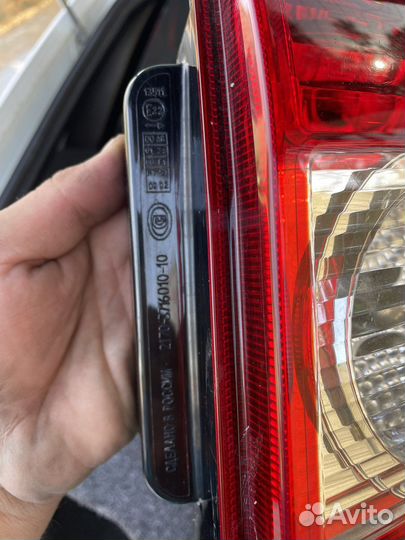 Правый задний фонарь приора