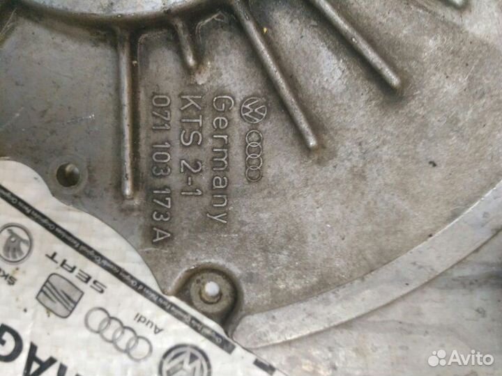 Крышка коленвала задняя Volkswagen Transporter T4