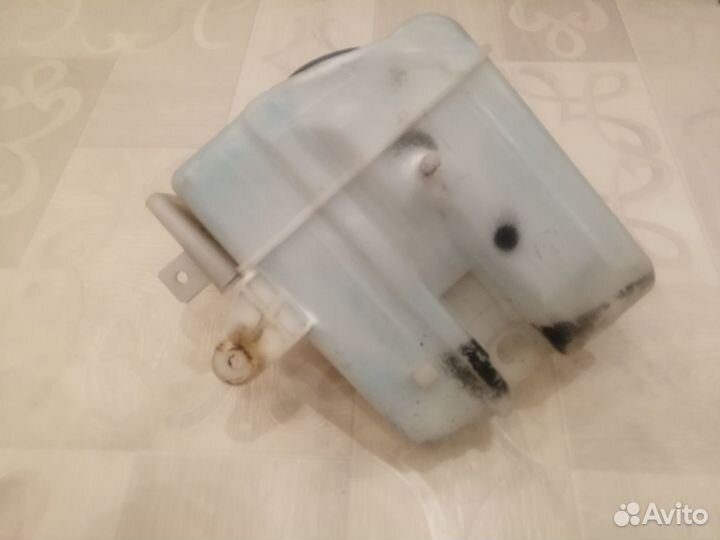 Бачок стеклоомывателя Toyota Hilux Surf 185