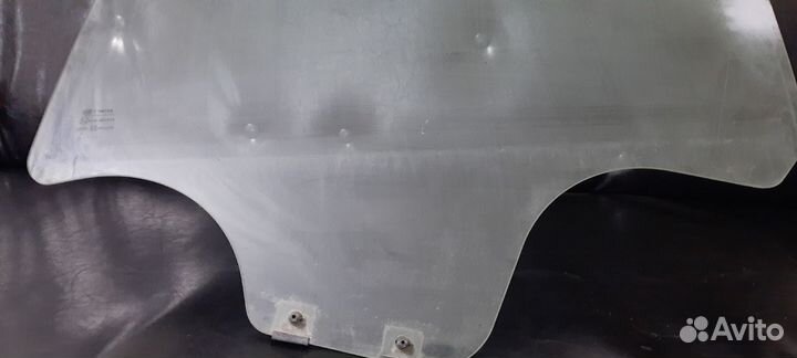 Стекло задней левой двери Рено Логан/Сандеро 04-14