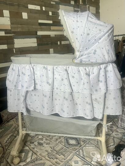 Детская кроватка люлька с маятником