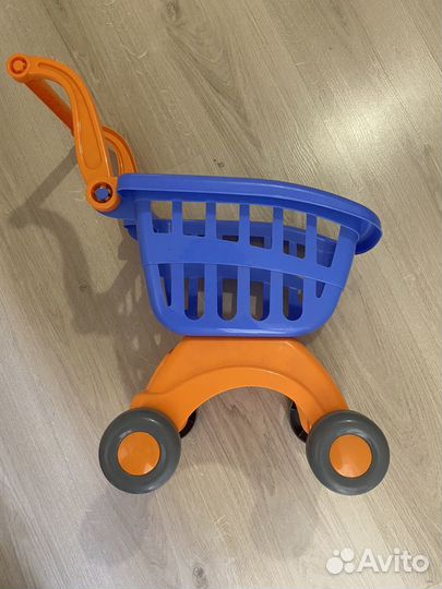 Игрушечная тележка
