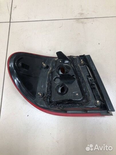 Фонарь наружный правый Nissan Almera