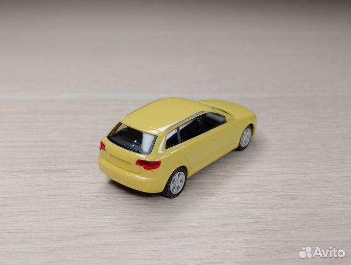 A27) Audi A3 Typ 8P (2005-2010) желтая