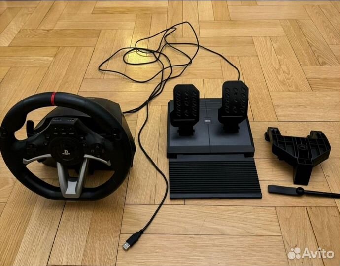 Игровой руль с педалями