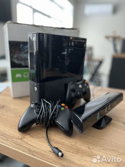 Xbox 360 e freeboot + киннект и 2 геймпада