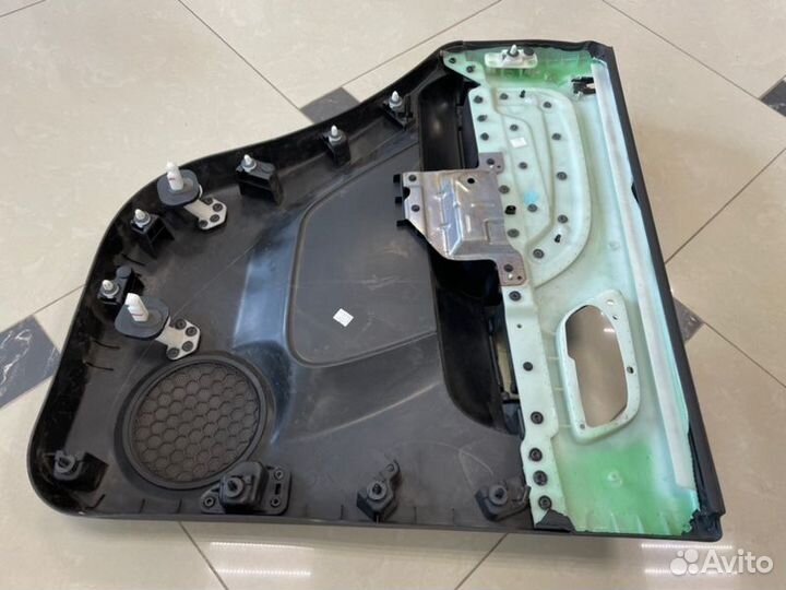 Обшивки дверей задние правые Chevrolet Tahoe