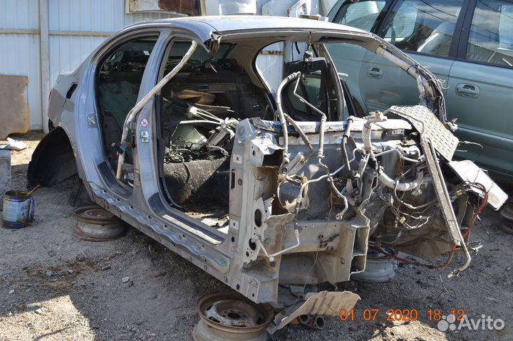 BMW E60 2004 г Распил