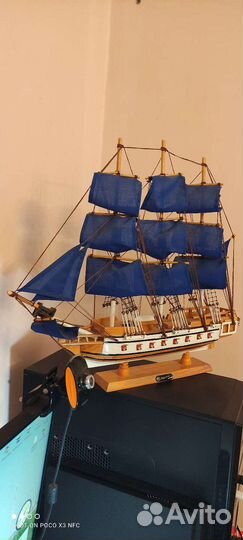 Модель парусника из дерева