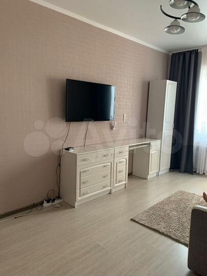 1-к. квартира, 42 м², 1/3 эт.