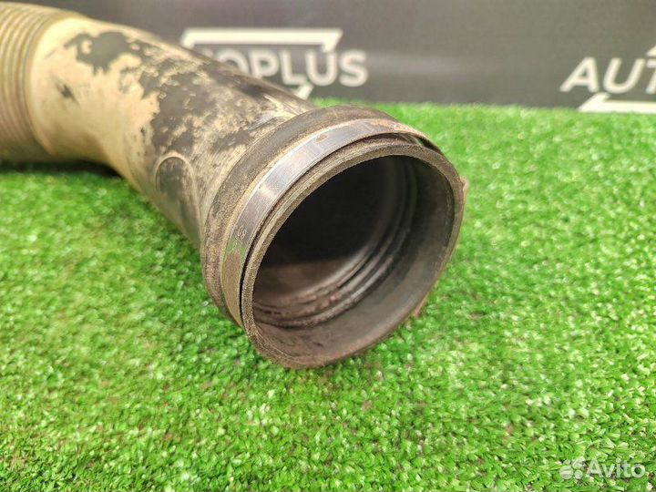 Патрубок воздушного фильтра Volkswagen Golf 3