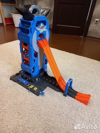 Hot wheels мега гараж
