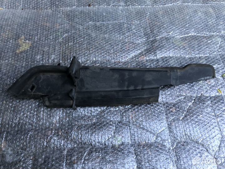 Пыльник правого крыла Ford Explorer V 10-15