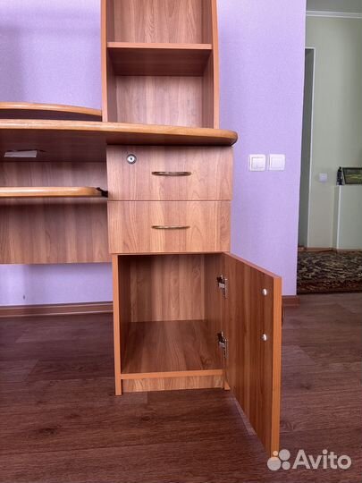 Письменный стол