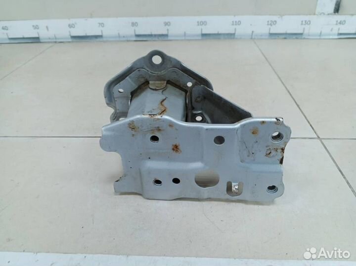 Кронштейн заднего бампера Toyota Auris E150 2006-2