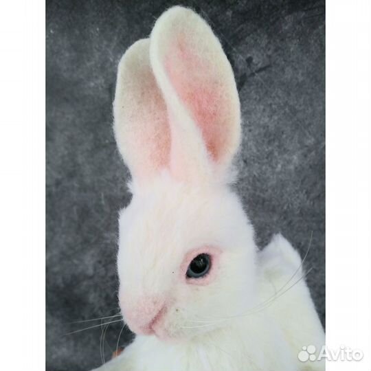 Игрушка зайчик из шерсти (валяние)