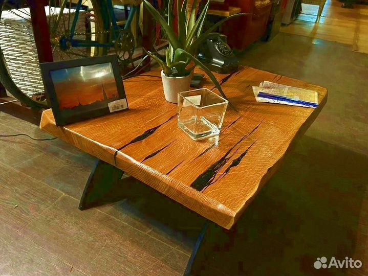 Низкий столик из массива