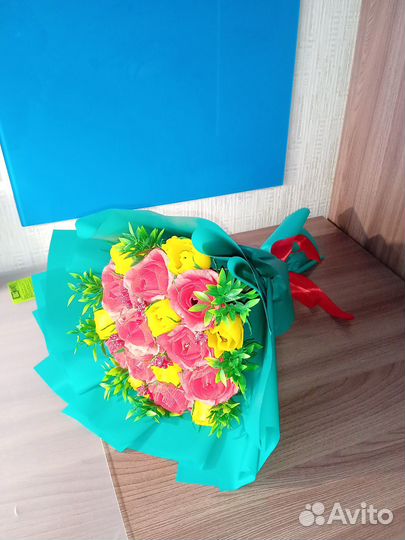 Букет из гофрированной бумаги с конфетами