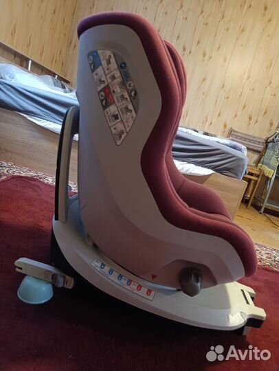 Автомобильное кресло