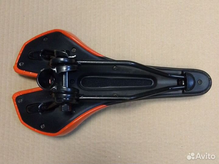 Седло для шоссейного велосипеда